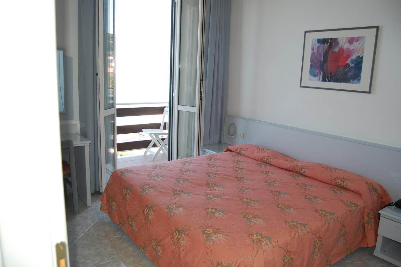 Hotel Villa Ombrosa Portoferraio Cameră foto